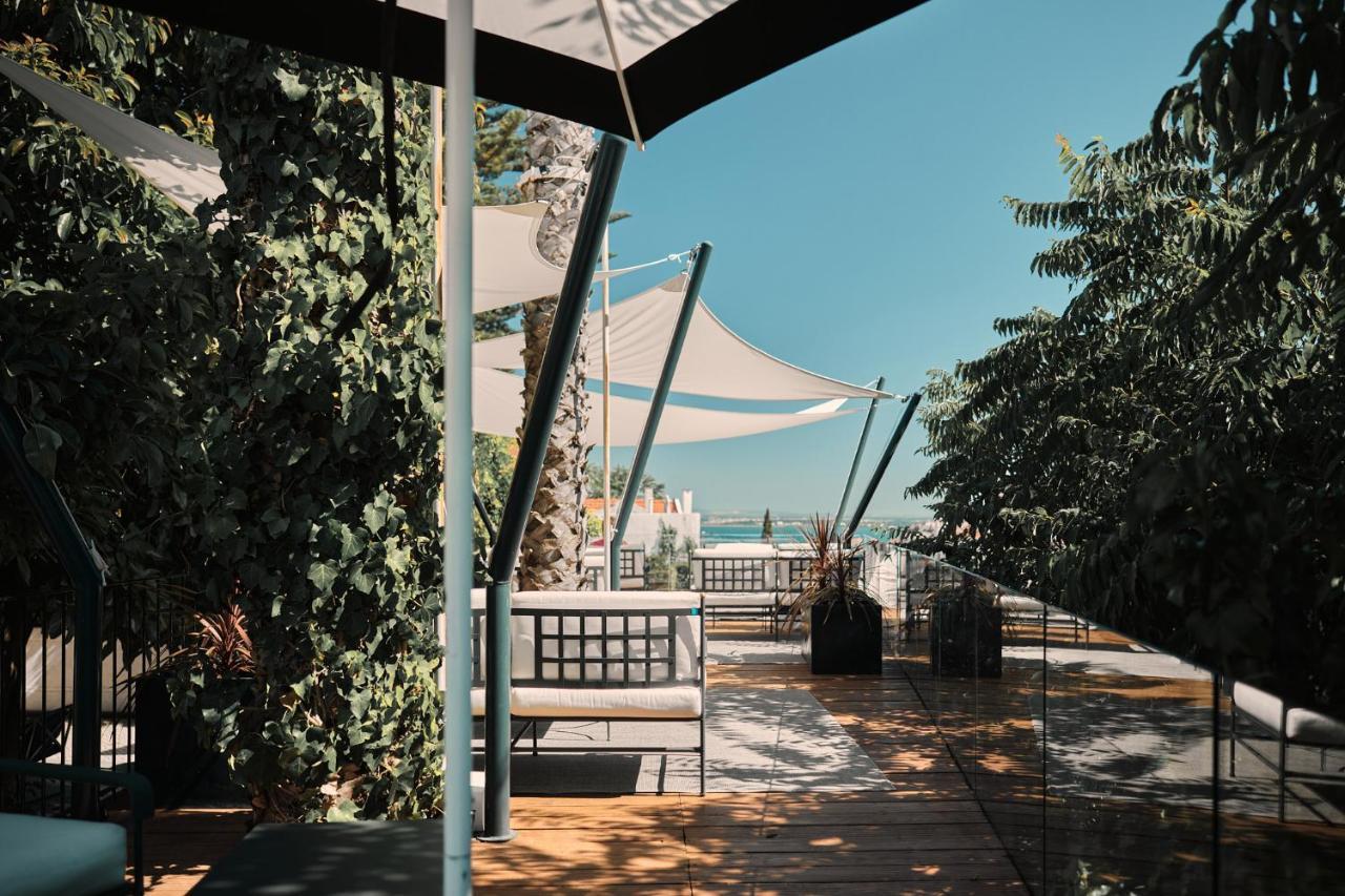토렐 팰리스 리스본 호텔 외부 사진 The deck at the hotel