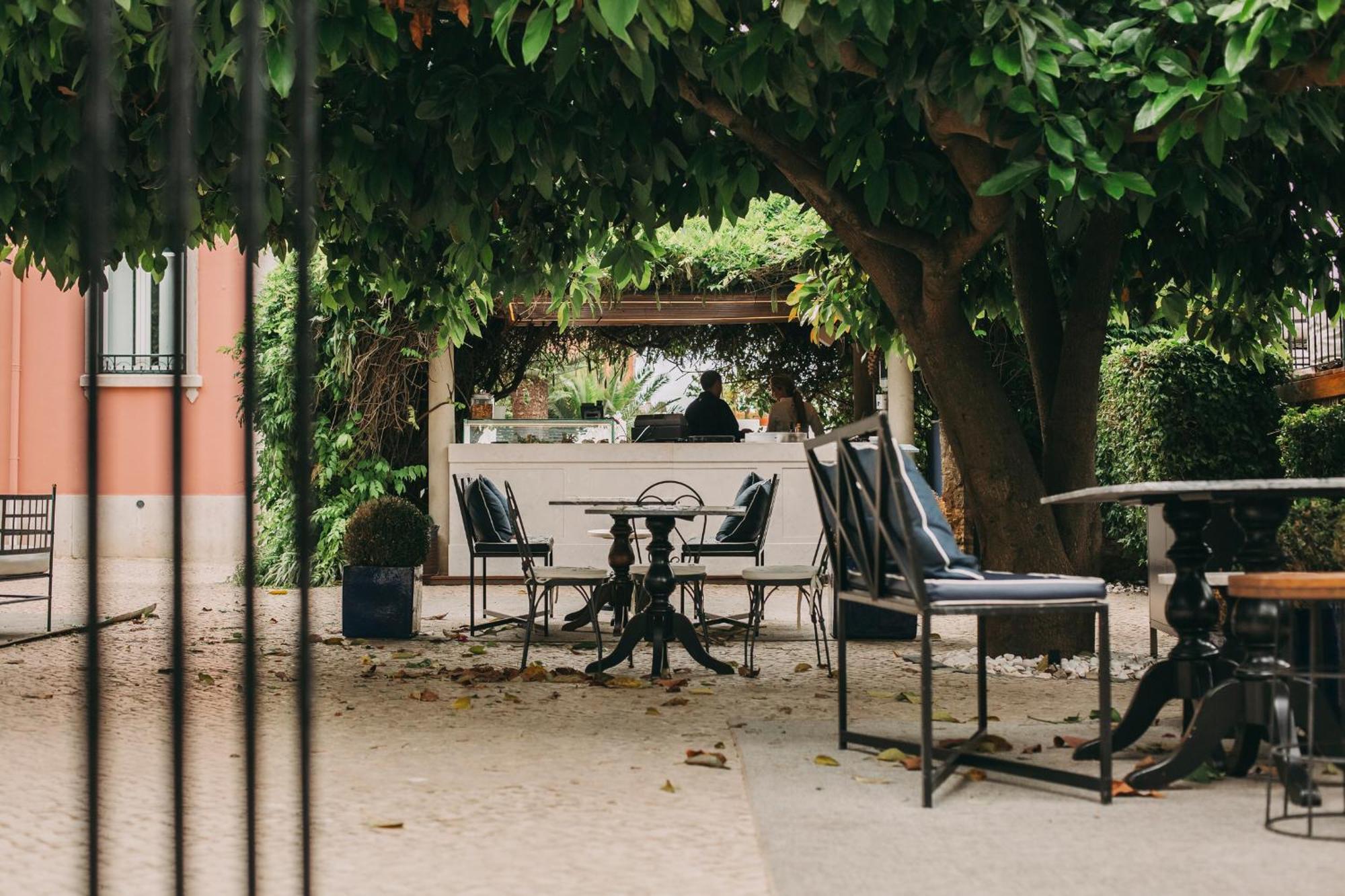 토렐 팰리스 리스본 호텔 외부 사진 The courtyard of the museum
