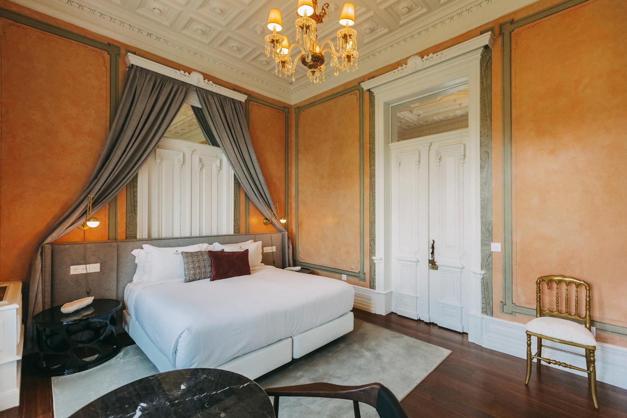 토렐 팰리스 리스본 호텔 외부 사진 A bedroom at the hotel